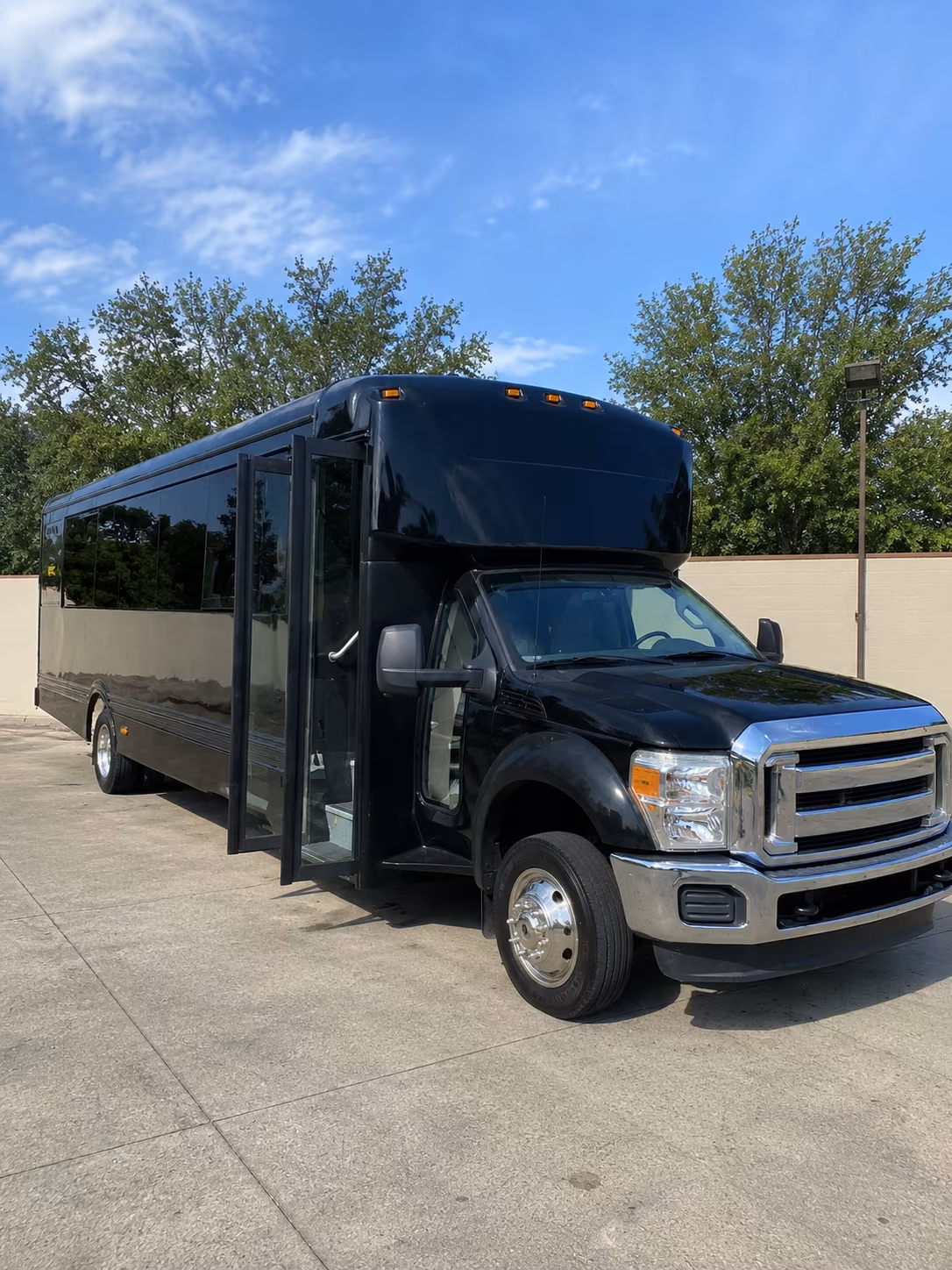 mount laurel 20 passenger party bus