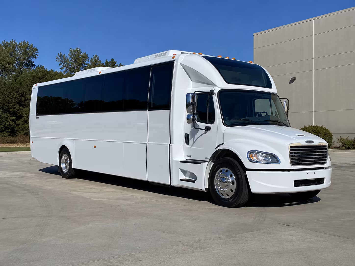 mount laurel 28 passenger party bus